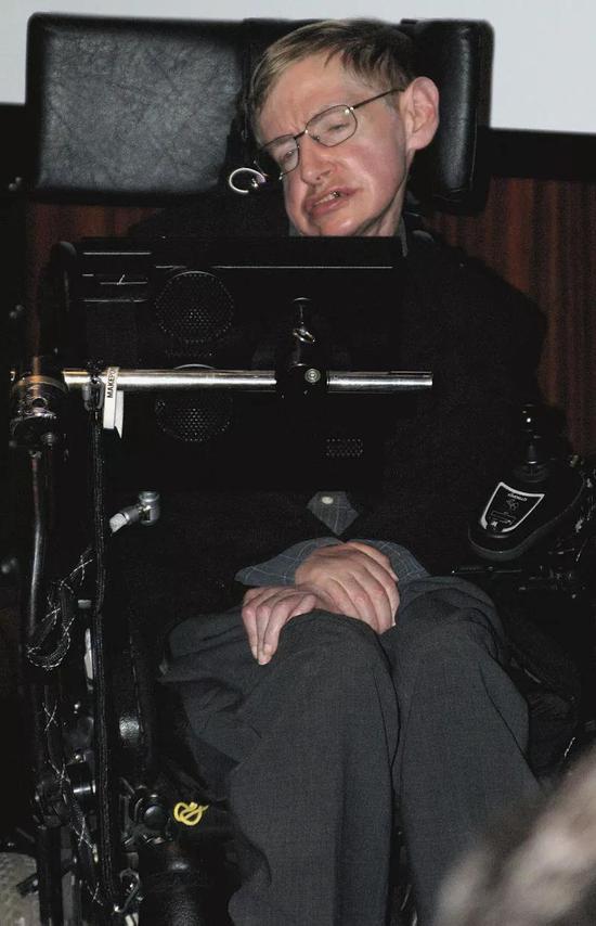 图 1 霍金的照片，摄于2006年5月